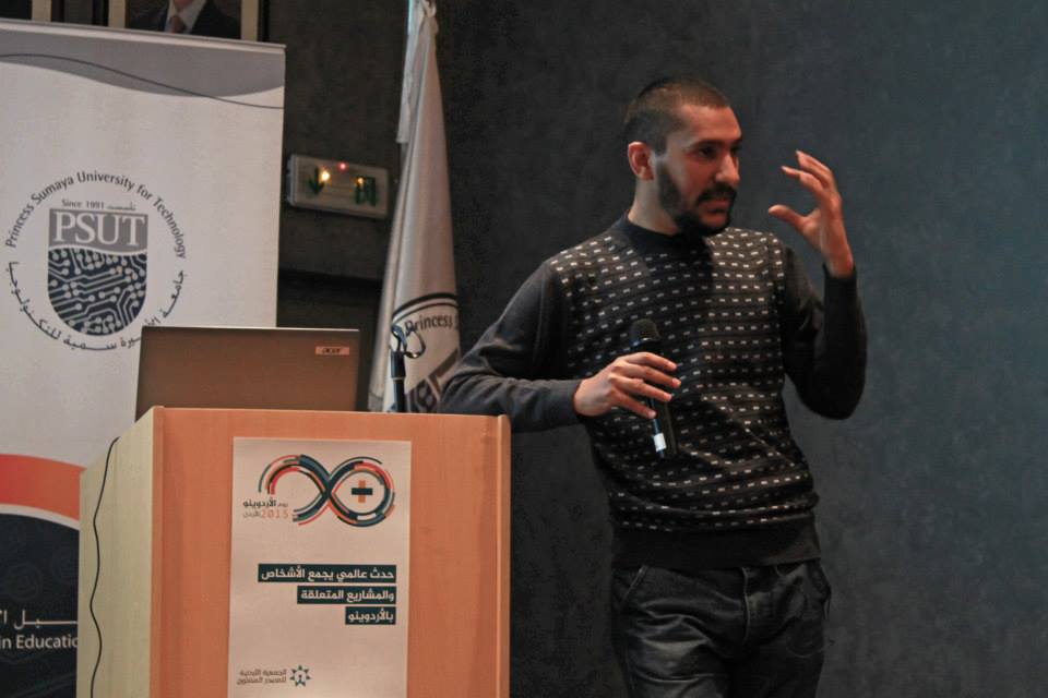 Muayyad Alsadi speaking at the PSUT Open Hardware event.